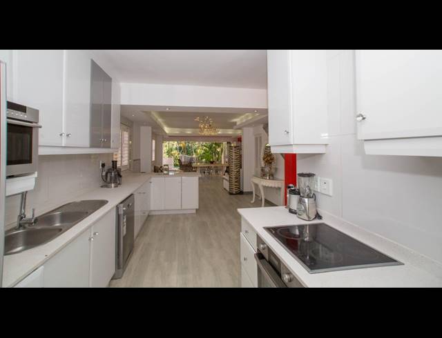 3 BEDROOM TOWNHOUSE FOR SALE IN UMHLANGA CENTRAL